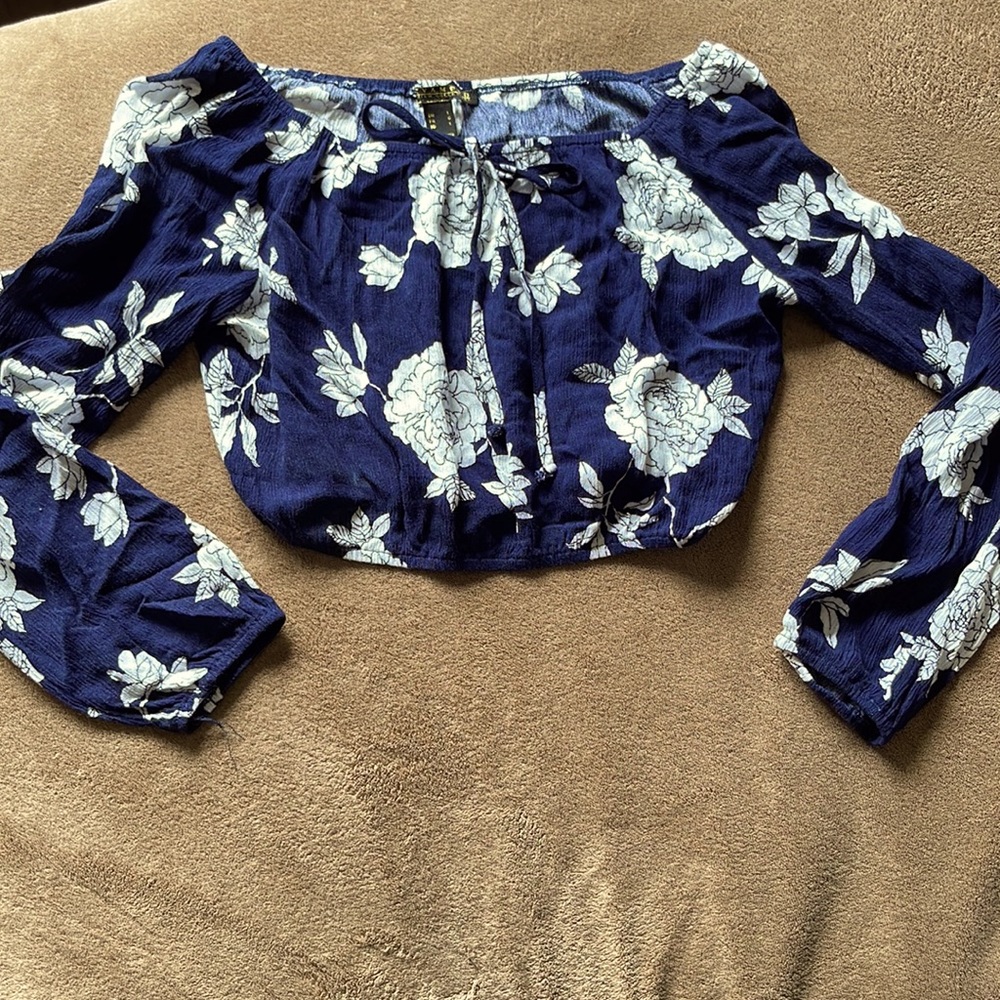 Rampage navy and white floral crop top with sting detail size Large